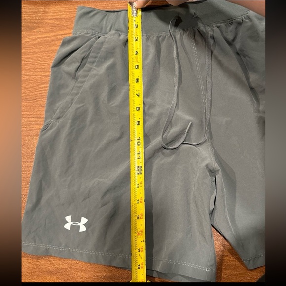 Under Armour Men’s fitted Shorts - Picture 5 of 6